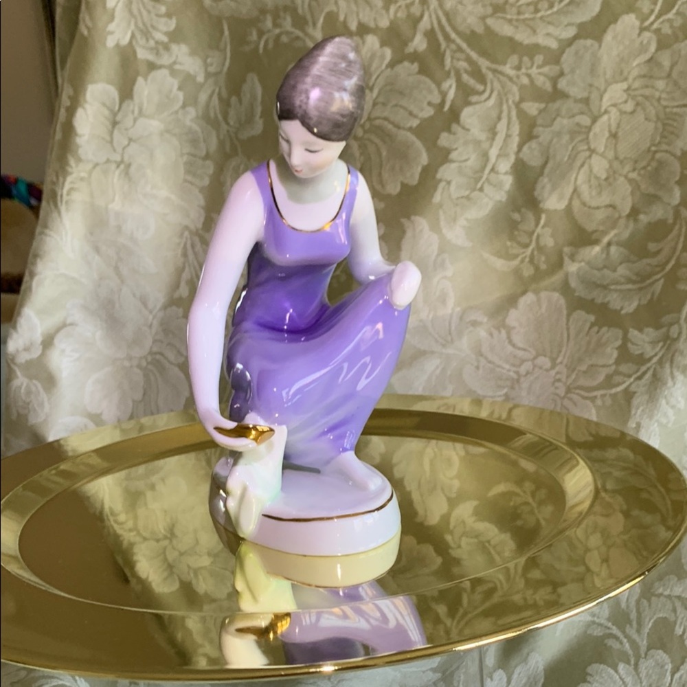 HOLLOHAZA Vintage Elegant Purple Lady Figurine